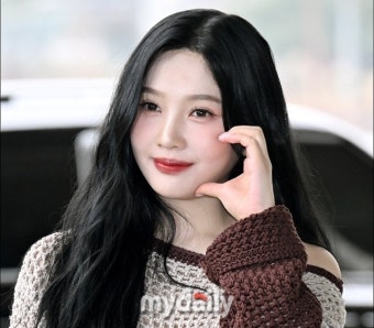 [공식] 레드벨벳 조이, 아이린·슬기 이어 SM과 재계약 체결