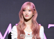 [MD포토] 아이브 이서 물결치는 핑크빛 헤어