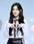[MD포토] 하츠투하츠 유하, '완벽한 손가락 하트'