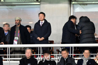 [MD포토] 대한민국-오만전 지켜보는 정몽규 회장