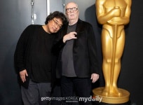 ‘공포영화의 거장’ 존 카펜터, “봉준호 호러무비 음악 맡는다” 영화팬 환호[해외이슈]