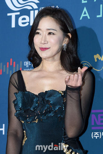 '서프라이즈 김태희' 김하영, 3년 열애 남친과 가을 결혼 '깜짝발표' [공식]