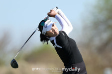 ‘이글-이글’ 윤이나, 새 클럽 ‘거리·정확도’ 찾았다… LPGA 투어 개인 최소타