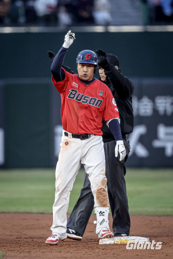 '안경에이스 미쳤다' 150km+KKKKKKKKK…'유강남 305일 만에 홈런' 롯데, 두산 4연승 저지 [MD부산]