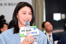 정신차려라! 갓 은퇴한 김연경의 직설…식빵언니의 거침없는 입담 [곽경훈의 현장]