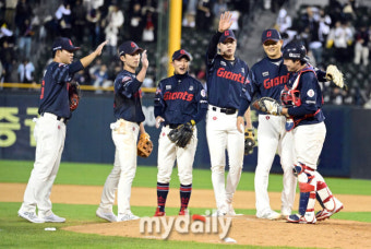 [MD포토] 롯데 '두산 상대로 8-2 승리'