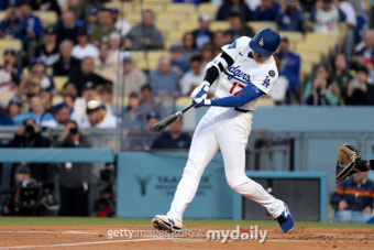 '득녀 후 첫 홈런 터졌다!' 오타니 시즌 7호 홈런·8호 도루→타율 0.288…다저스 15-2 대승, 김혜성 경쟁자 홈런 포함 3안타