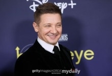 “제레미 레너 굴욕”…마블 ‘호크아이 시즌2’ 출연료, 1편의 절반 제안 “제설차에 깔렸다는 이유”[해외이슈]