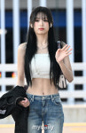 [MD포토] 베이비몬스터 아현 역대급 복근