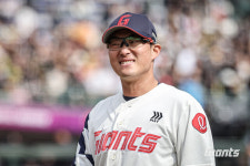 케이티 짱 적었던 안경 에이스 동생, 형과 같은 운명이라니→이정훈과 1대1 트레이드…잠재력 롯데서는 터질까