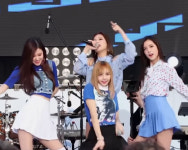 블랙핑크 맞아? 신인 시절 라이브 영상 화제…어땠길래