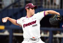 [MD포토] 조영건 리드 지키자