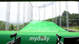[MD포토] 워커힐 골프클럽 한강과 도심을 바라보는 61개 타석