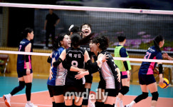 [MD포토] 수원특례시청 챔피언 흥국생명 상대로 풀세트 끌고 가는 저력
