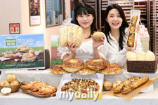 [MD포토] 이마트 달큰한 무안 양파로 만든 베이커리 5총 출시