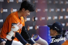 한화 팬들 열광 ERA 20.25 황준서 반전투, KKKKKK 무실점→44일 만에 QS…451일 만에 선발승 보인다 [MD대전]