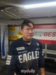 “앞이 안 보이더라고요, 어릴 때 했던 것부터 다 해봤는데” 안치홍 지독한 슬럼프 심경고백…한화 아픈손가락이 꿈틀거린다, 가을만 바라본다... 