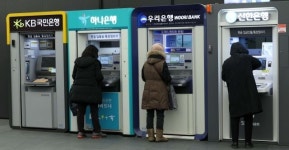 은행 ATM 7720대 사라졌다…고령층 금융 접근성 대책 제자리걸음