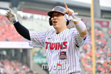 [MD포토] 적시타 김현수 완벽하게 승리하자