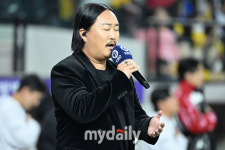 [MD포토] 조째즈 4차전 애국가 열창