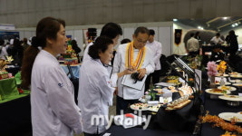 [현장] 소상공인대회, 기상천외 스마트기술 한자리…“사람도 못하는 일”