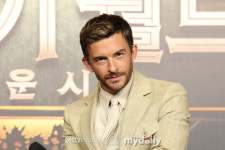 ‘동성애자’ 조너선 베일리, 가장 섹시한 남자 “불공평할 정도로 잘생겨”[해외이슈]