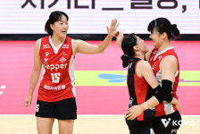 세터 박수빈 교체 카드 적중...'3연승' 페퍼 장소연 감독 “안정적인 토스가 장점, 잘 버텨줬다” [MD광주]