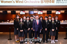 [MD포토] 롯데관광개발 김기병 회장 미림여고, 미림마이스터고 학생들과 함께