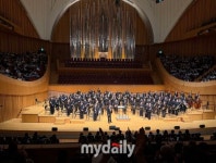 [현장] 김기병 롯데관광개발 회장 “한국 여성 관악 이끌어가는 미림 출신 음악가들”