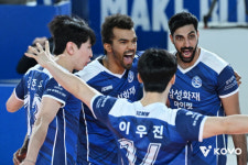 배구 명가의 30주년 축제, 삼성화재 화끈한 축포 터졌다!...레전드 앞에서 KB손해보험 3-1로 꺾고 연패 탈출 [MD대전]