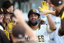 SD 슈퍼스타가 라이벌 다저스로 이적한다고? 트레이드 급부상, 메이저리그 판도 뒤흔드나