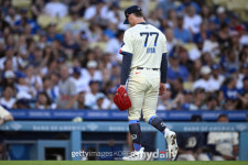 내야수→투수→ERA 1.33→수술 27세 잊힌 다저스 파이어볼러, 왜 2025 공백에도 걱정 없을까…야구하는 것이 축복