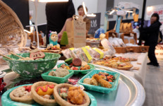 [마이펫] 3월부터 ‘댕댕이’와 겸상한다…외식업계 ‘펫코노미’ 빗장 풀리나