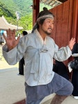 '투머치 토커' 윤경호, SNS서 돌연 