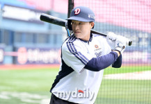 [MD포토] 손아섭 '두산에서의 활약 기대하세요'