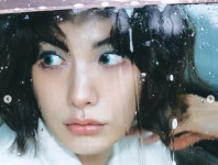 마네킹이야? 인형이야?…나나, 세차장 거품도 못가린 미모