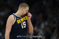 요키치가 살렸다! 27득점 12R 16AS 트리플더블…덴버, 미네소타 잡고 NBA PO 1R 2승 3패 마크