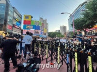 [르포 ] “고 코리아!”…홍대 뒤흔든 젠슨 황 ‘삼소 회동’ (영상)