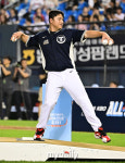[MD포토] 강백호 홈런 더비 우승 도운 한준수