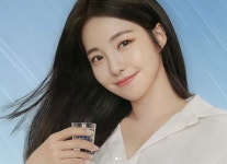 '꼬북좌'의 터지는 관능미…남유정, '워터밤' 덮칠 새로운 서머퀸의 탄생