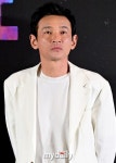 황정민, 결국 '스토킹 피해자'냐 '불륜 의혹남'이냐