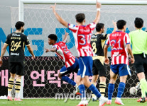 이강인 데뷔전서 데뷔골, 아틀레티코 마드리드 16살 동료…'한국에서 희망을 봤다'