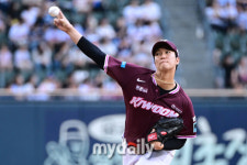 [MD포토] 안우진 '곽빈 에이스 대결 붙어보자'