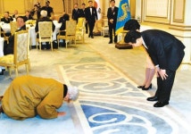 청와대 큰절노인놓고 와글와글