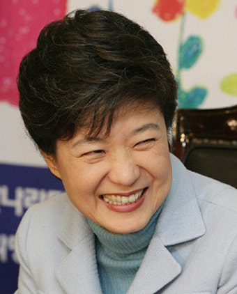 '노 대통령은 YES, 박근혜 대표는 NO’