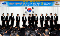 [전남] 공연장 착각? 여수시청 이색 정례조회  ‘눈길’