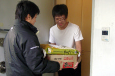 [경기] 사무실 개소기념 쌀을 기증 받아 이웃돕기 성품 전달