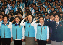 현정부가 뭐라해도...향군의 거침없는 질주