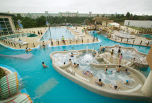 4계절이 즐거운 대규모 온천테마파크