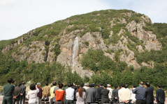 [충남]금강변 새로운 명소 인공폭포 탄생